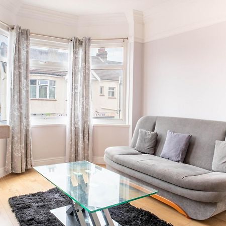 2 Bedroom Apartment サウスエンド・オン・シー エクステリア 写真