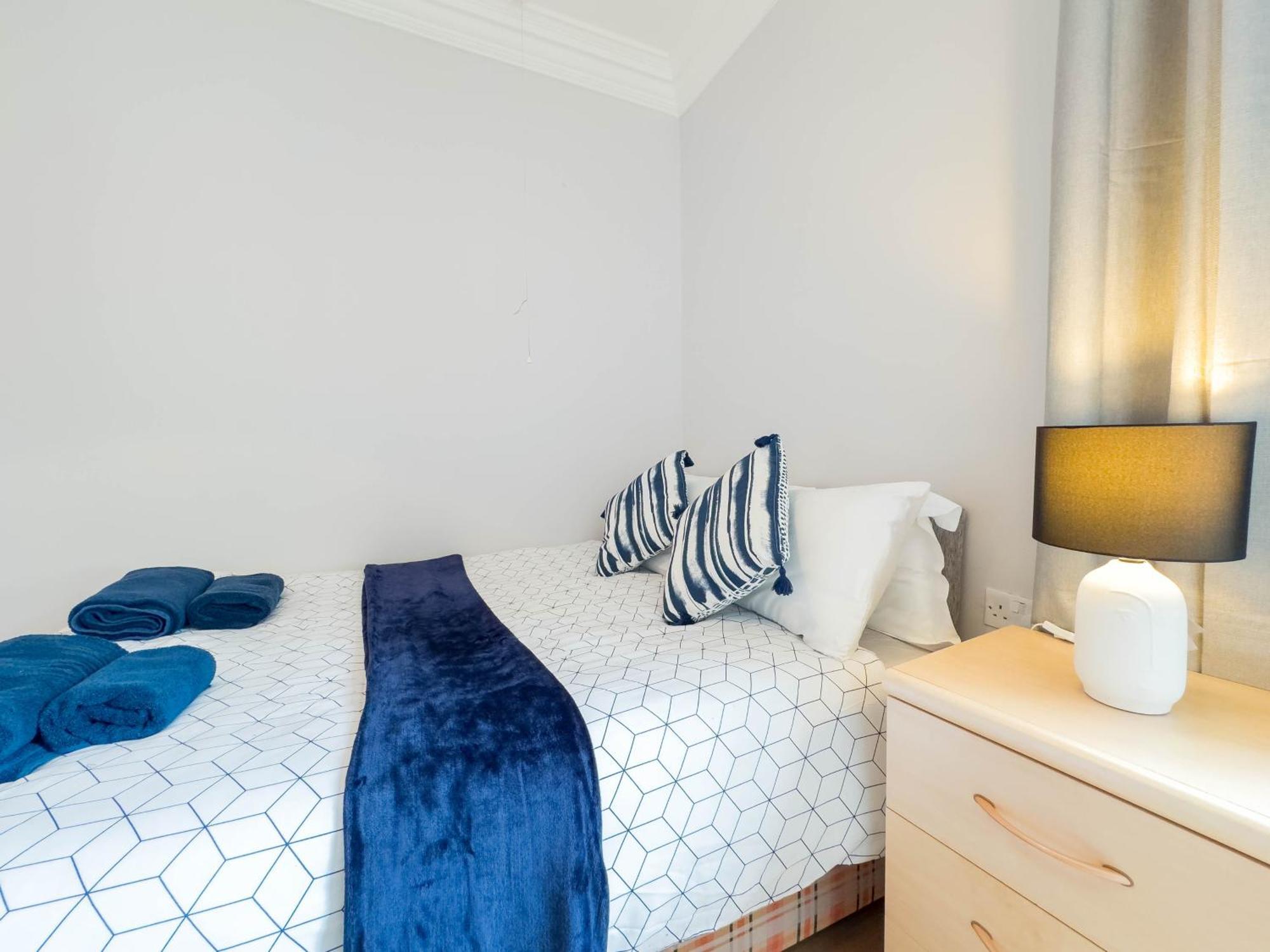 2 Bedroom Apartment サウスエンド・オン・シー エクステリア 写真